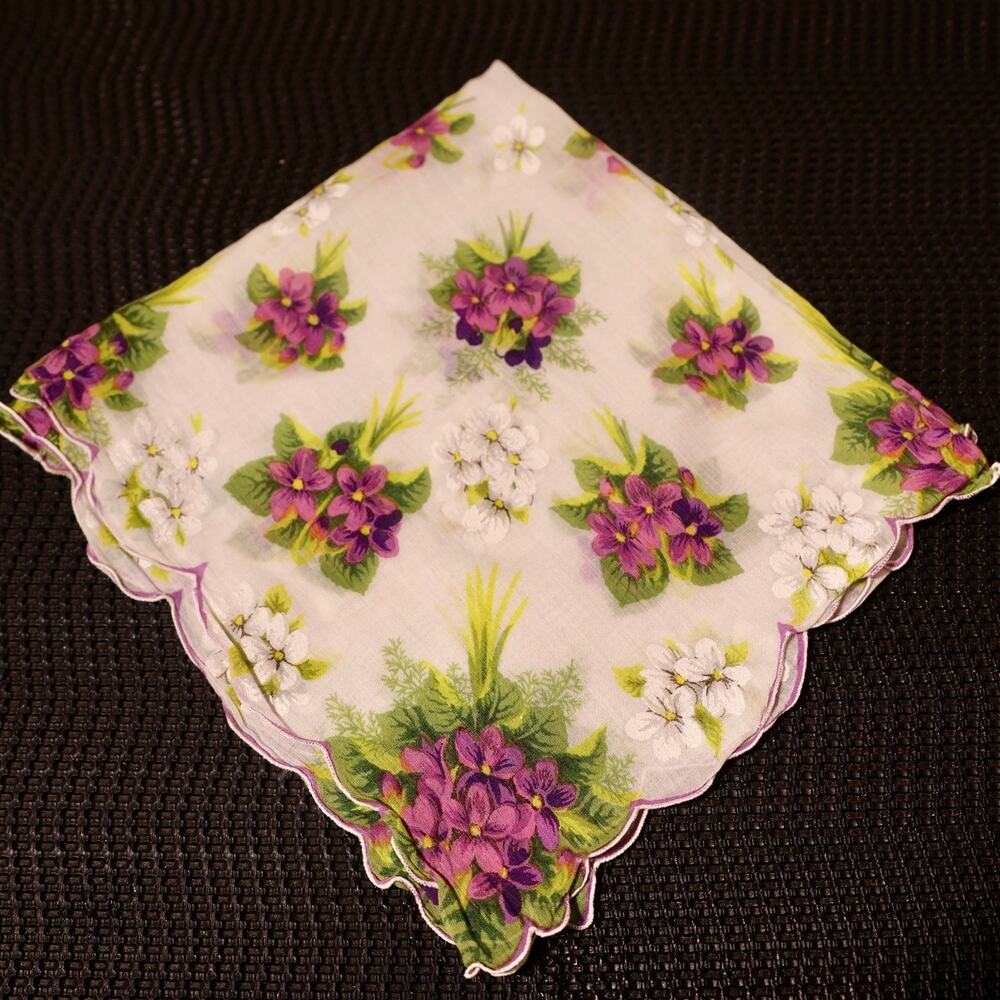 Vintage Floral Handkerchief Scalloped Edge Purple Violets 15.5 Inch Square